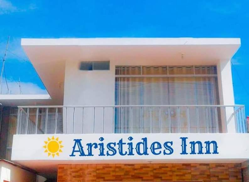 הווארמי Aristides Inn מראה חיצוני תמונה